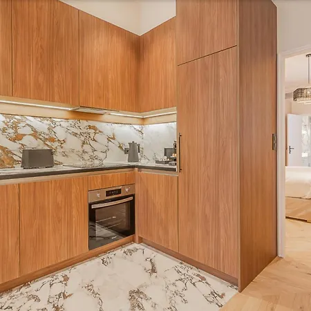 3br St Honore Place Vandome *
