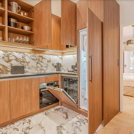 3br St Honore Place Vandome