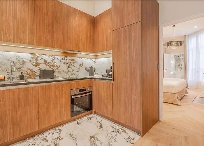3br St Honore Place Vandome *