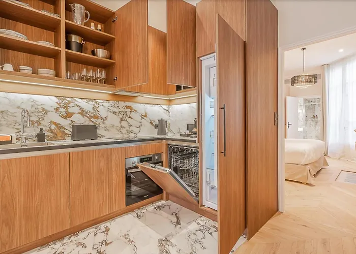 3br St Honore Place Vandome