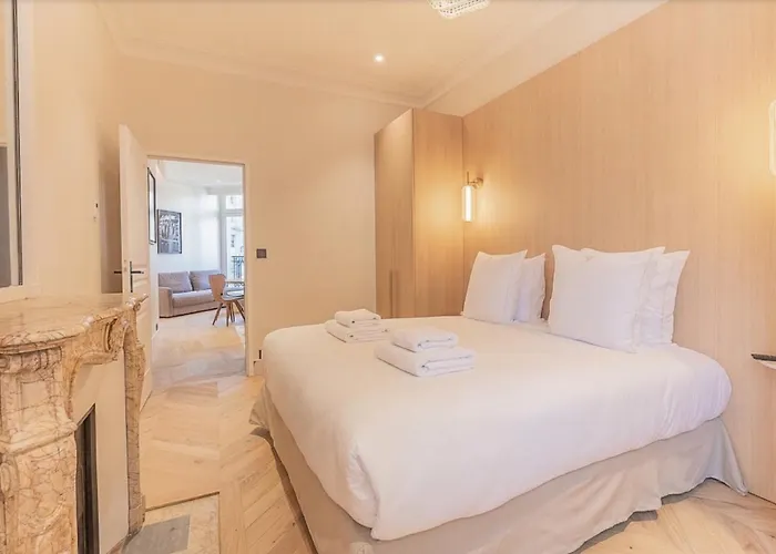 3br St Honore Place Vandome *