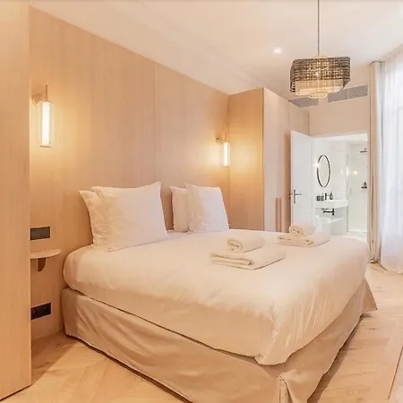 Апартаменты 3br St Honore Place Vandome Париж